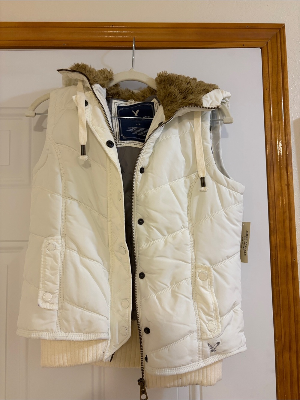 American Eagle Outfitters Cream Quilted Hooded Puffer Vest with Faux-Fur Trim